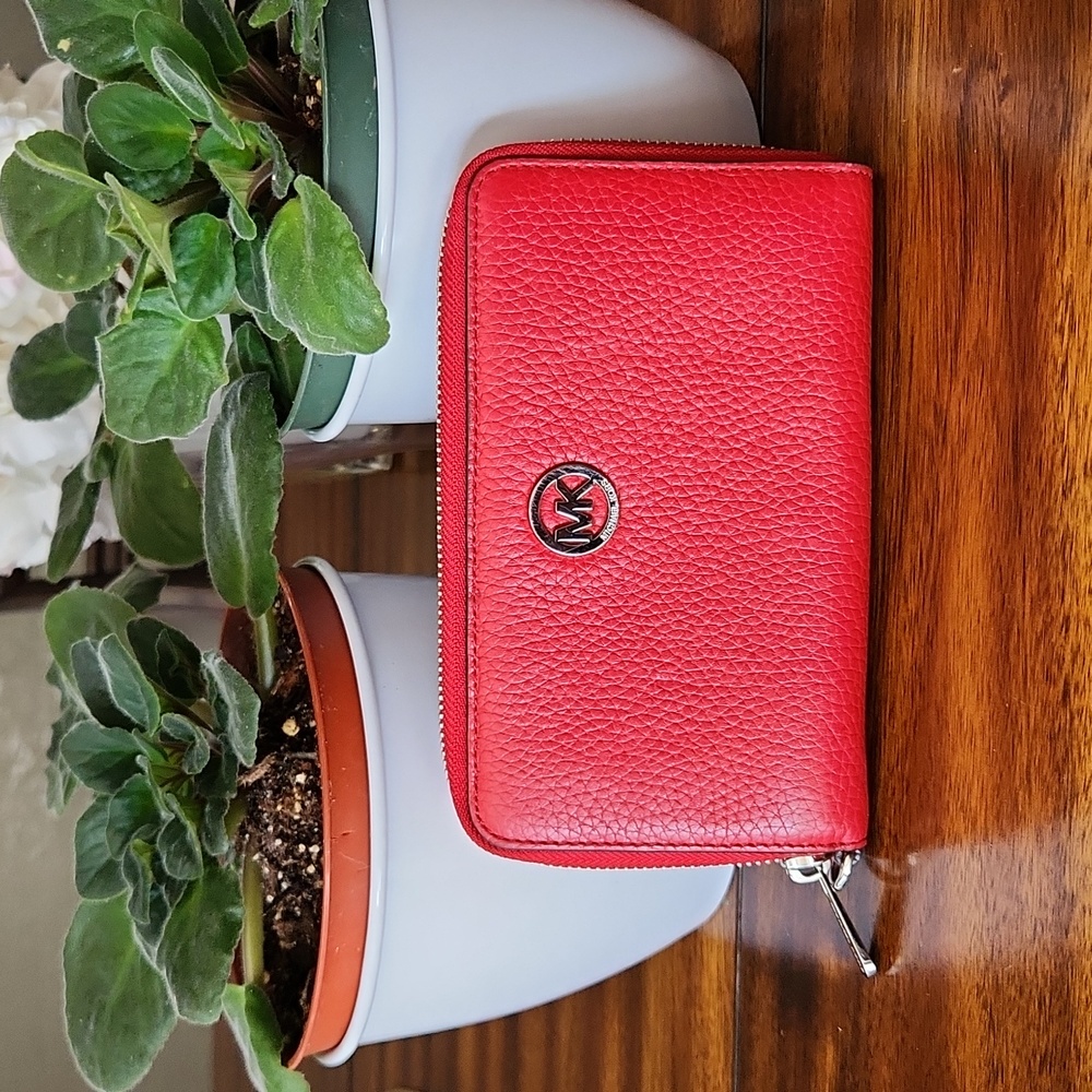 Michael Kors Pebble leather Zip Around Wallet/Phone Case